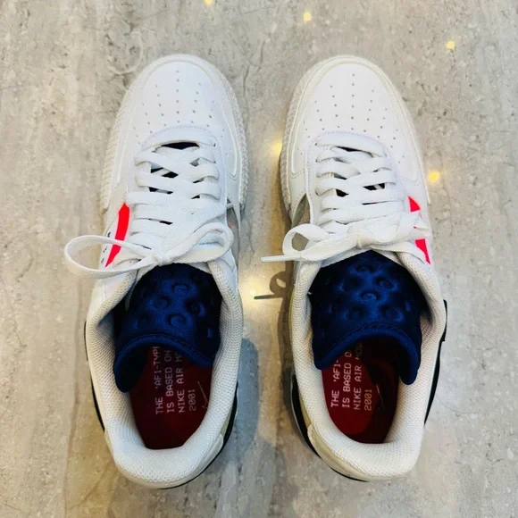 Nike Women's AF1 Sneakers - Picture 5 of 8
